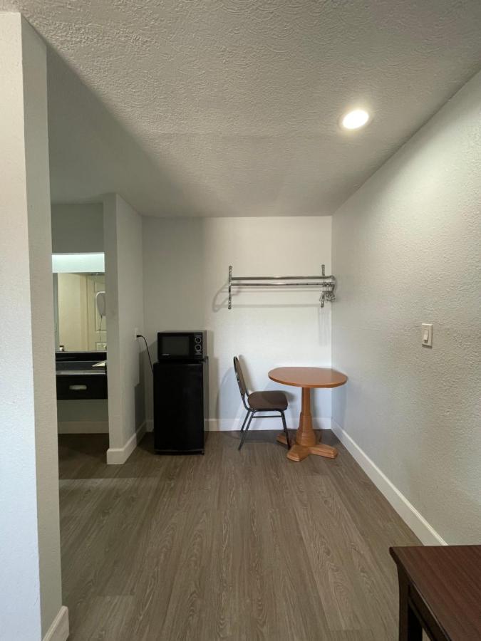 Western Inn West Columbia Екстер'єр фото